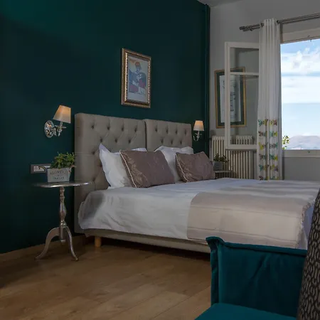 勒托努埃沃酒店 3* 纳夫普利翁