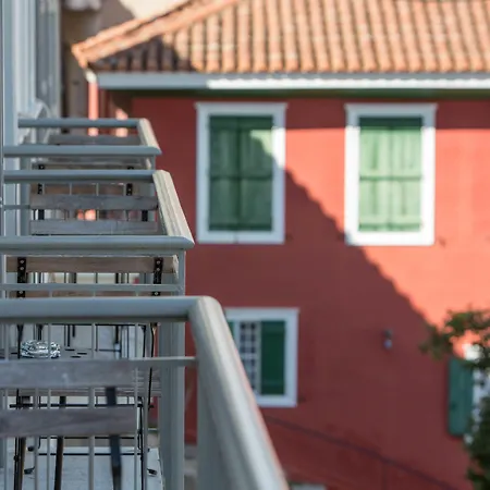 勒托努埃沃酒店 纳夫普利翁