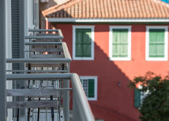 勒托努埃沃酒店 纳夫普利翁