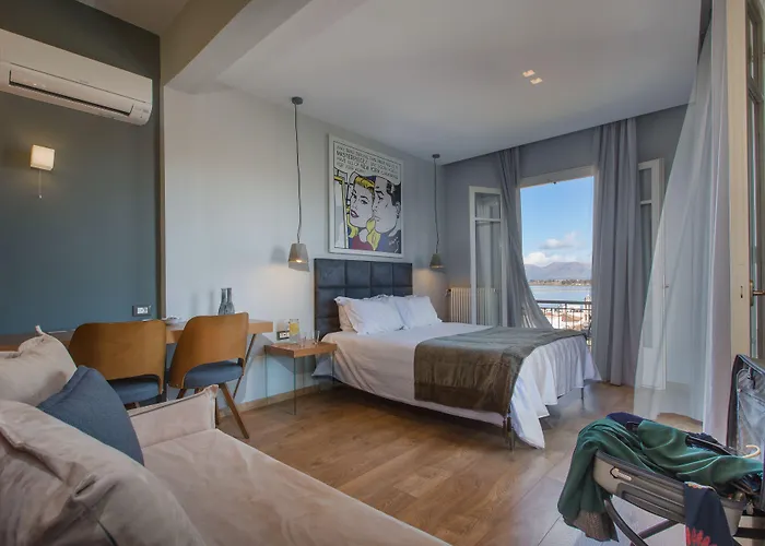 勒托努埃沃酒店 纳夫普利翁